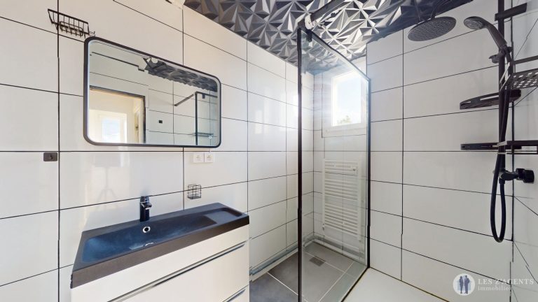 Appartement 4 pièces 65 m² · à Le Pont de Claix · 65,5 m² · 75 000 €